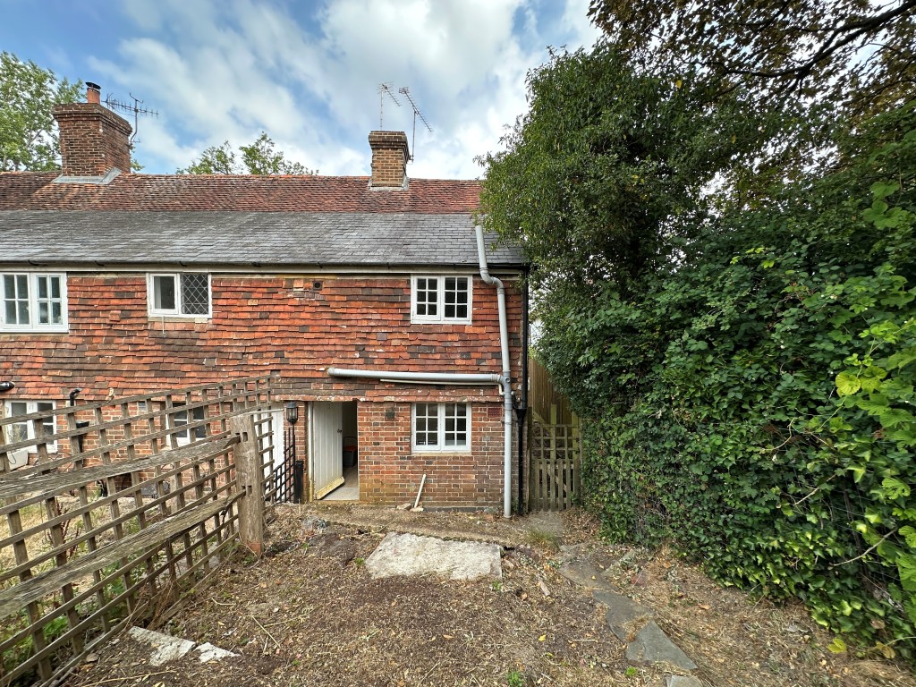 Lot: 213 - TWO-BEDROOM END-TERRACE COTTAGE WITH PARKING TO FRONT AND GARDEN TO REAR - External back of property